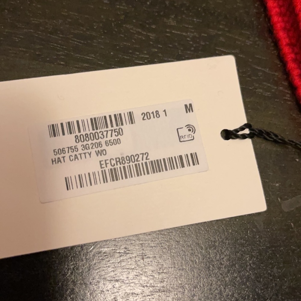 Gucci Brand New!! Gucci Red Beanie with Cat. - Picture 5 of 5